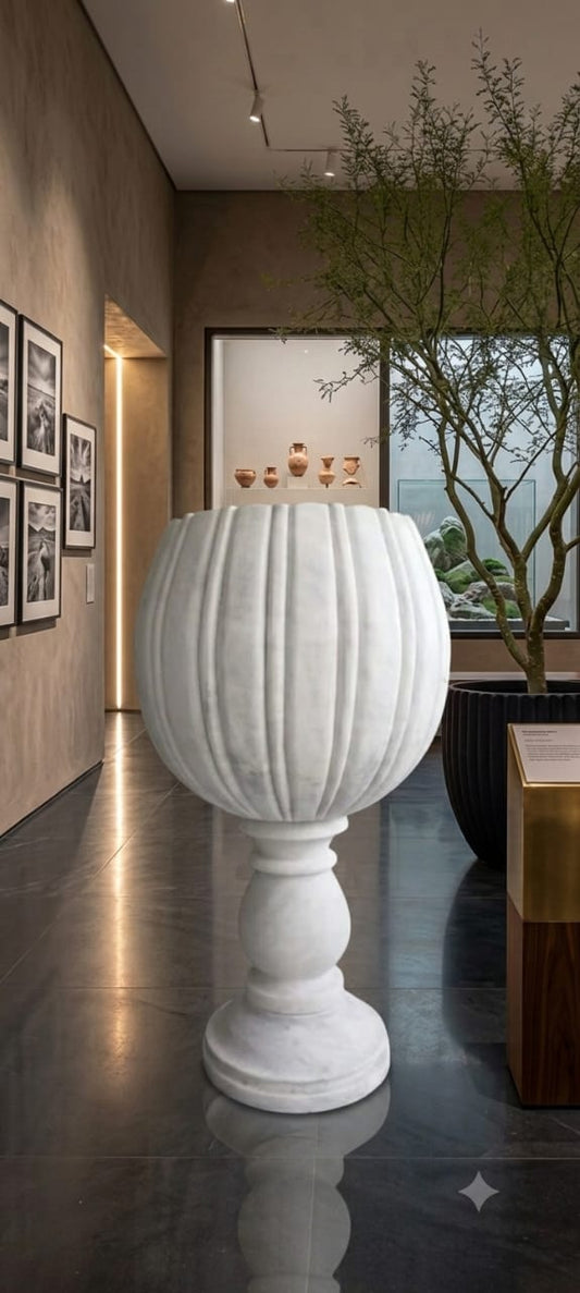 Sleek work pot