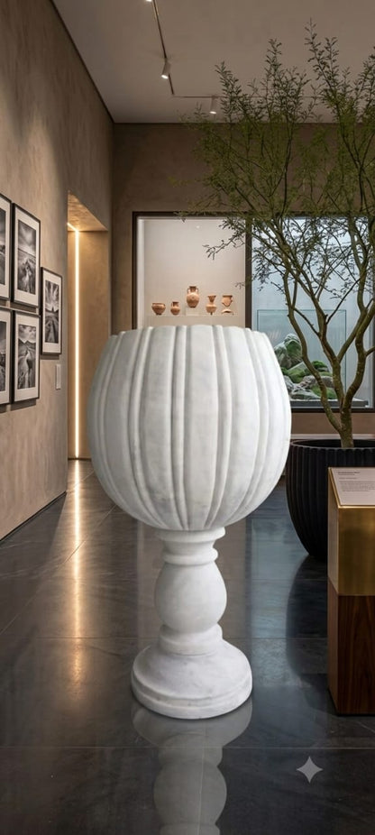 Sleek work pot